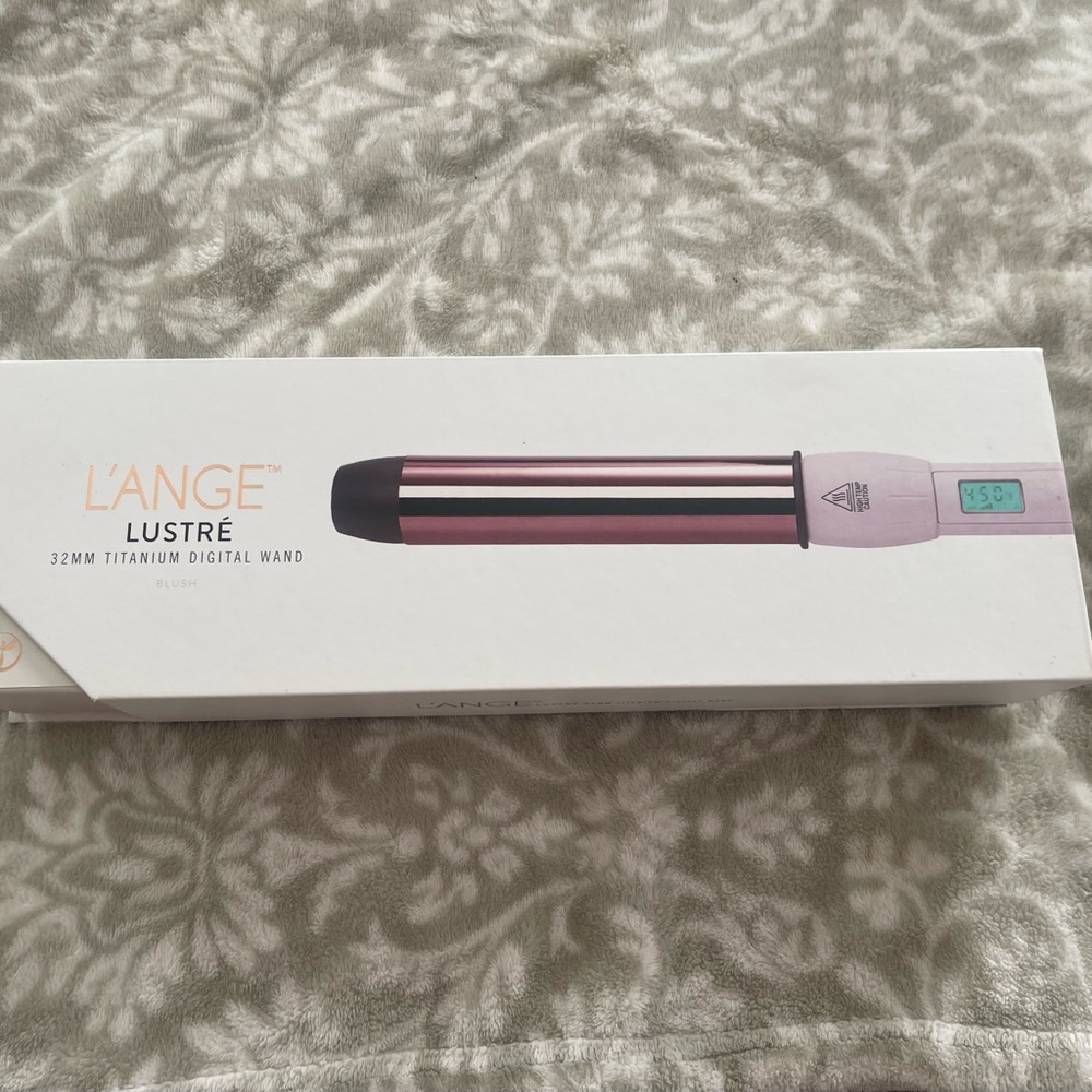 Lange lustre 32mm curling wand. Only used 4 times.